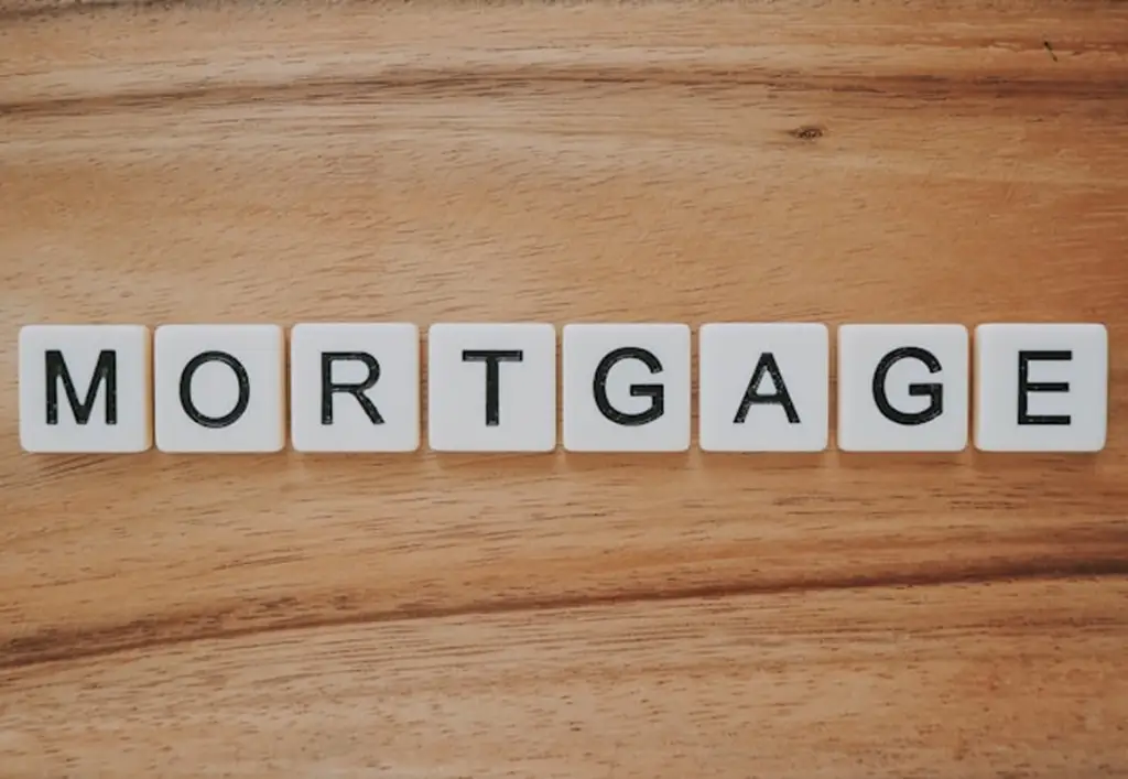 Wooden tiles spelling out the word mortgage on a wood surface